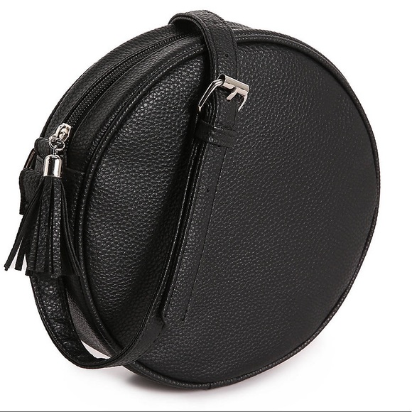 DSW Handbags - NWT DSW Mix No 6 Black Leather Crossbody